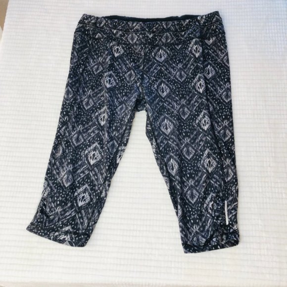 Black & Grey Azteck Print Active Capri SZ XL - Picture 6 of 6
